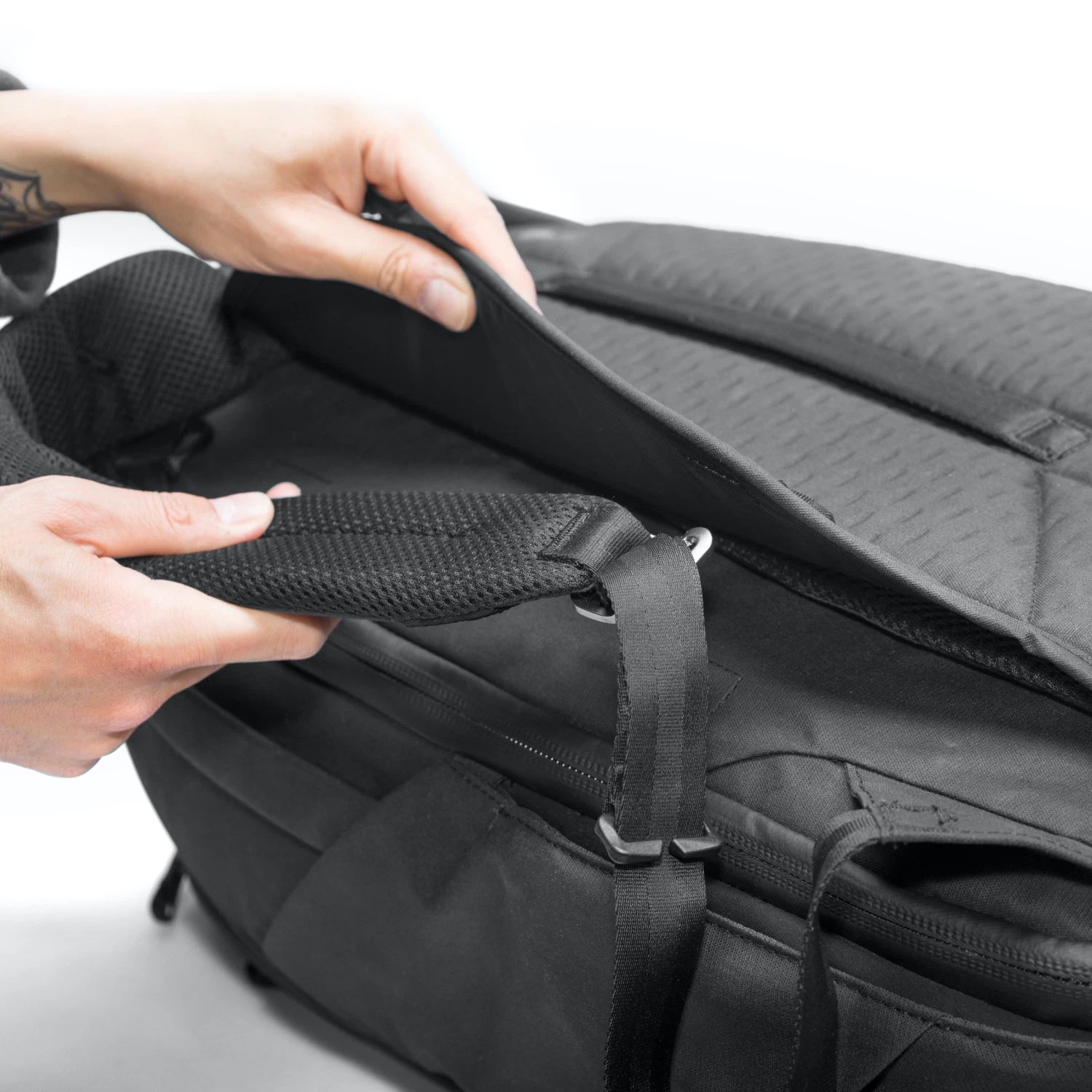 Peak Design Travel Backpack 45 L 13 Peak Design Travel Backpack 45 L - Image 13