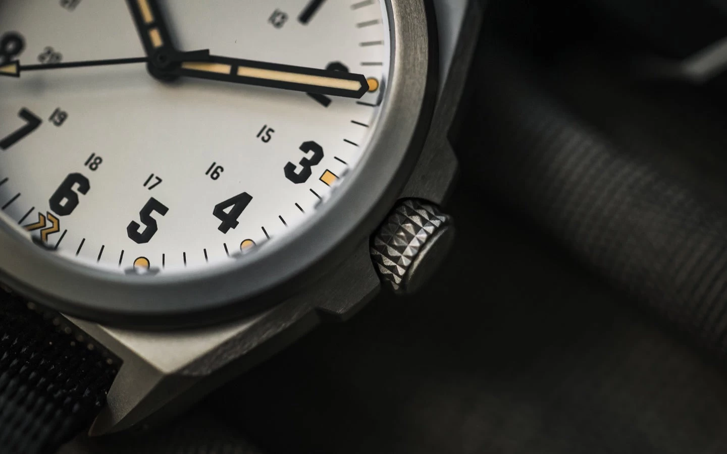 Valour 38 Whistler White 4 Valour 38 Whistler White - Image 4