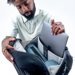 Matador GlobeRider35 Travel Backpack -Outdoor Equip Store MATGR35001BK Matador GR35 Black WebCarousel5