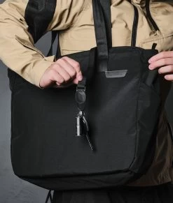 Metro Tote 28 Metro Tote -Outdoor Equip Store METROTOTEGREENBLACK8