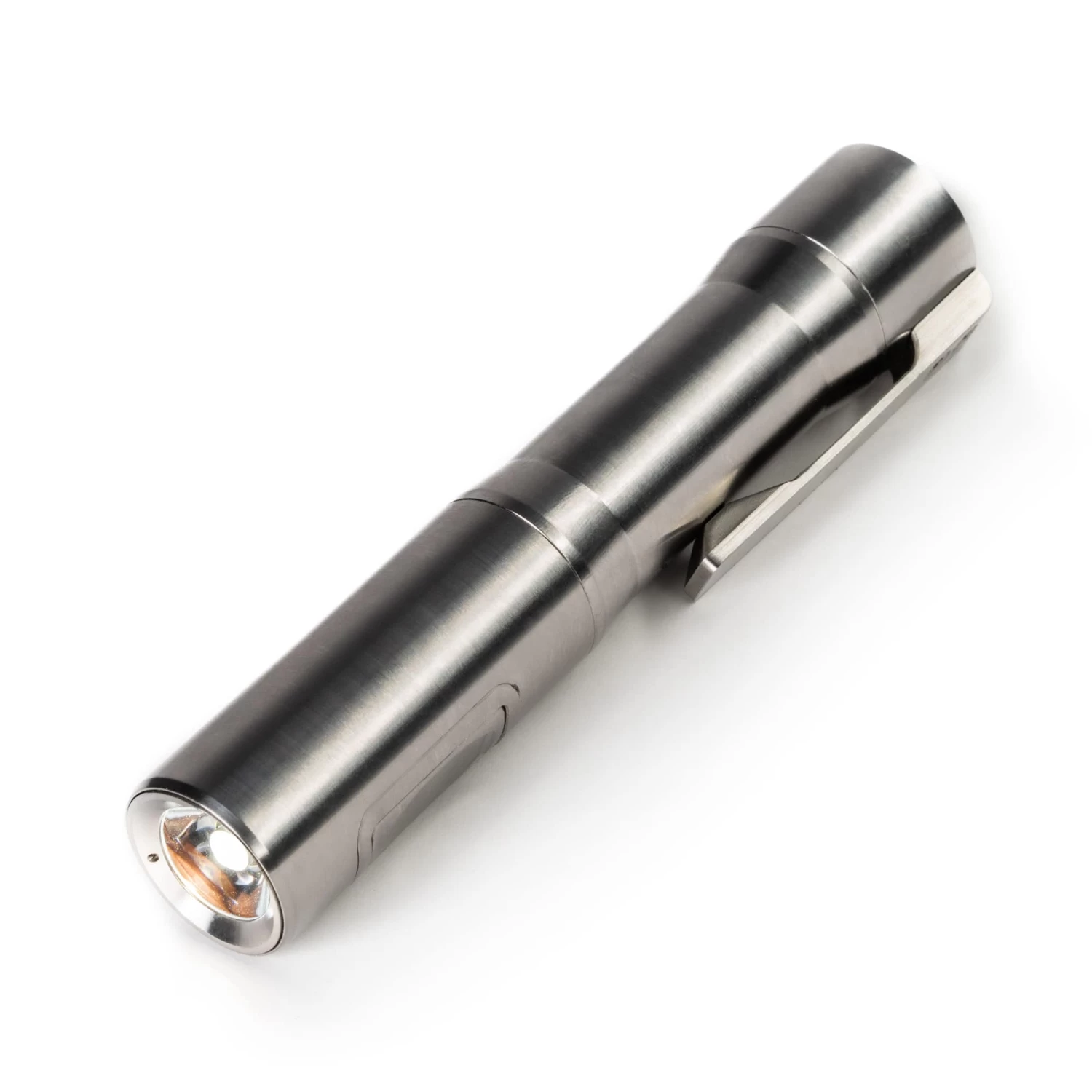 Rampant™ R4 EDC Titanium Flashlight 10 Rampant™ R4 EDC Titanium Flashlight - Image 10