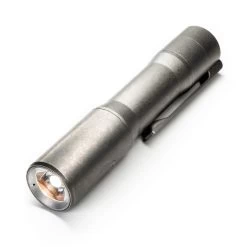 Rampant™ R8 EDC Titanium Flashlight 29 Rampant™ R8 EDC Titanium Flashlight -Outdoor Equip Store Stonewashed Titanium 18650 edc flashlight lense view min 89988f7a 0564 4d1c 8415 b100ec9bc1da