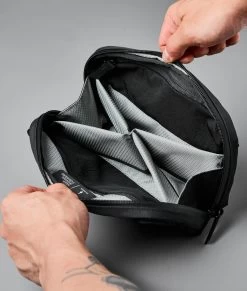 Toiletry Bag 23 Toiletry Bag -Outdoor Equip Store TOILETRIESBAGAXOFLUXRIPSTOP210D5