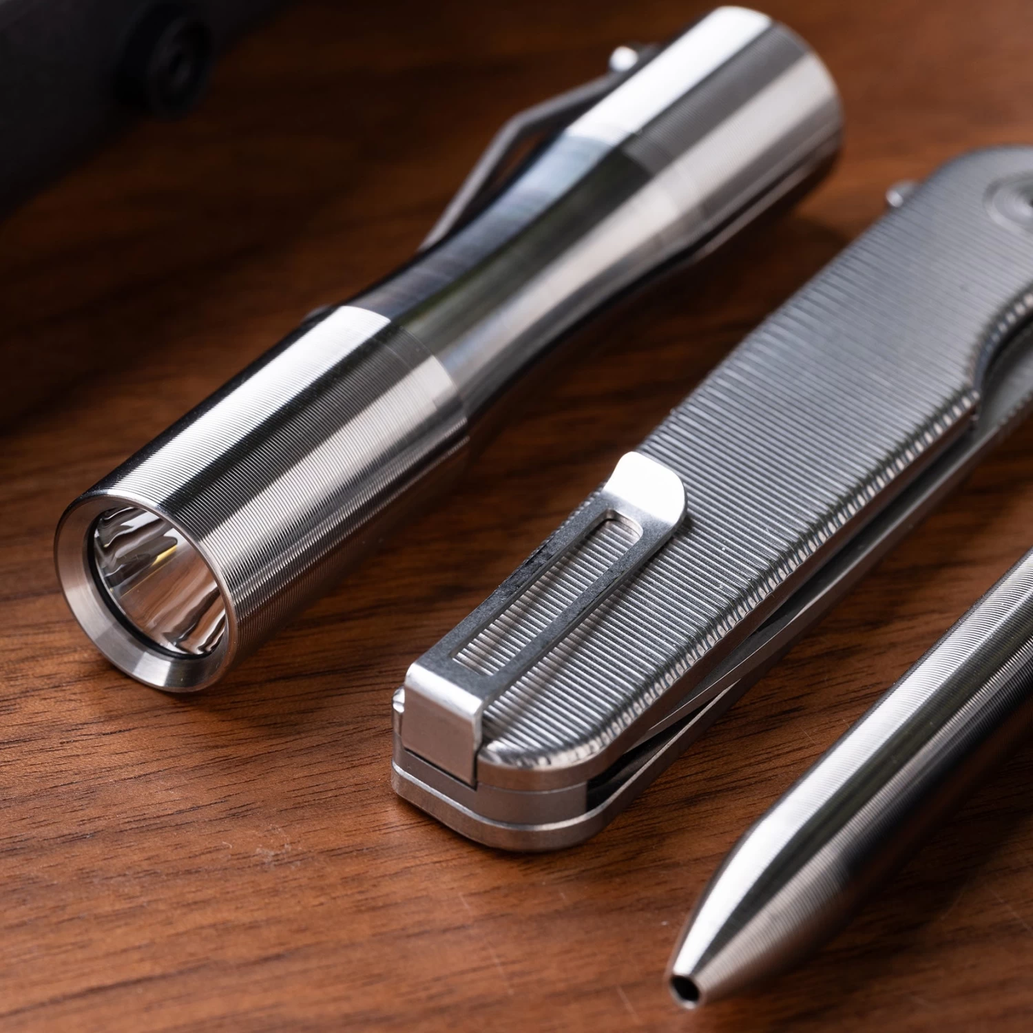 Apollo Titanium Flashlight 3 Apollo Titanium Flashlight - Image 3