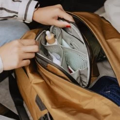 Peak Design Wash Pouch Small 17 Peak Design Wash Pouch Small -Outdoor Equip Store bags wash pouch sm coyote lifestyle1 4a8180da 5d62 42a5 ad13 dd37a51cdcaa