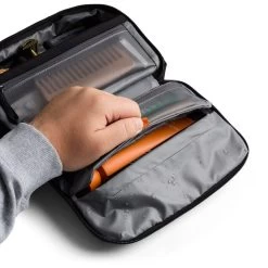 BELLROY Hanging Toiletry Kit -Outdoor Equip Store bellroy edha black web 05
