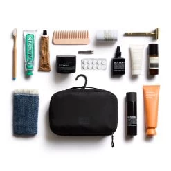 BELLROY Hanging Toiletry Kit -Outdoor Equip Store bellroy edha black web 07